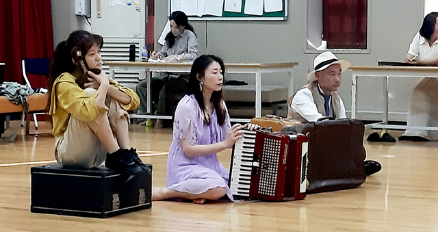 포항시립연극단의 제182회 정기공연 ‘유랑극단’ 연습 장면.  /포항시립연극단 제공