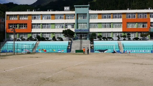 옛 울릉중학교.