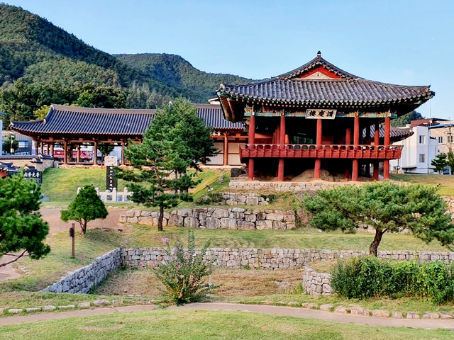 찬경루와 운봉관.