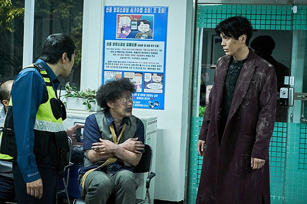 ‘죽지 않는 인간들의 밤’.