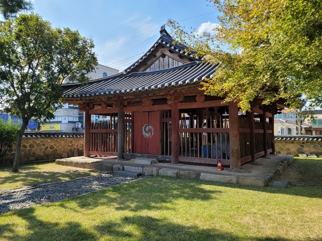 세번째 옮긴 경주 문화원에 있는 종각.