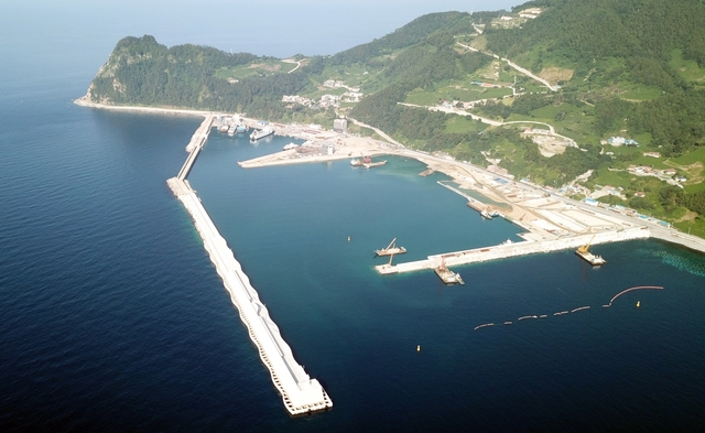 동방파제가 완공 됐을 당시 울릉(사동)항 전경