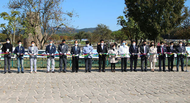 경주 첨성대 야외에서 개최되는 독도특별전 테이프커팅