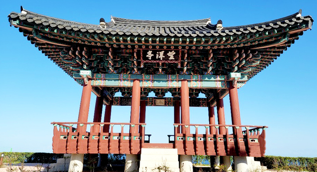 옮겨온 지금의 망양정.