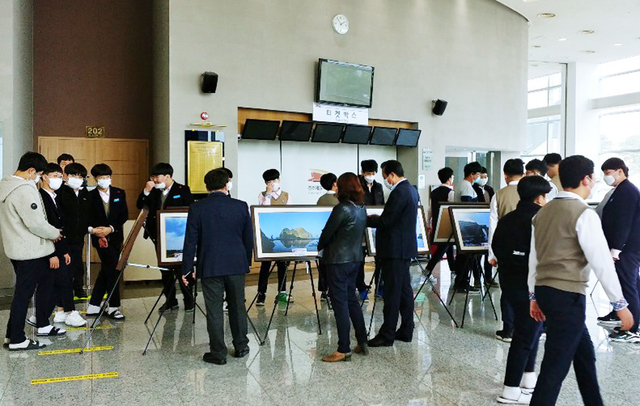 경주 예술의 전당에서 개최된 동해ㆍ독도고지도 및 사진 특별전시회가 10일 9일간의 일정을 성황리에 마쳤다.