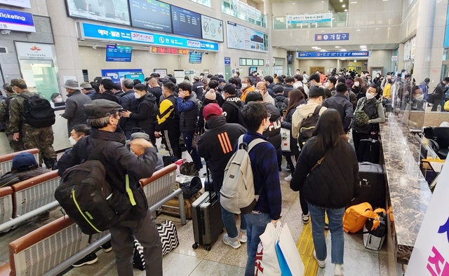 최종적으로 우리누리 1호 선표를 환불하는 울릉도 주민들