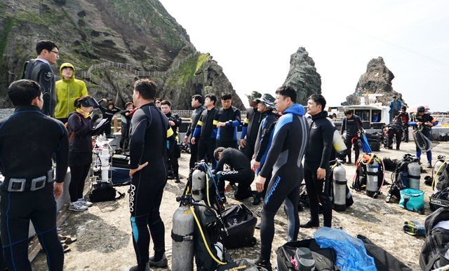 독도 주변 해역 불가사리 제기 및 정화작업 실시