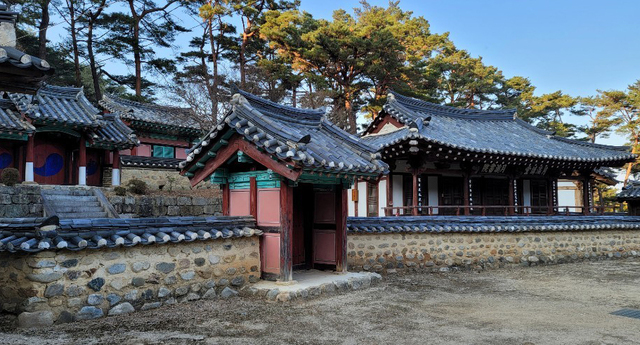 산속에 있는 월계서원.