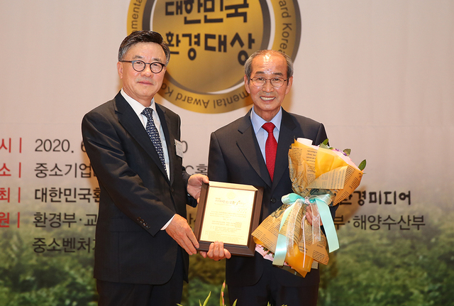 청도군이 청정 자연을 유지해 환경부분 최고 권위의 환경대상 자원순환 부문을 수상했다.