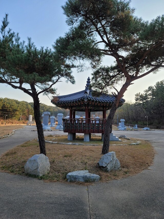 전국의 중요한 25기의 모형비.
