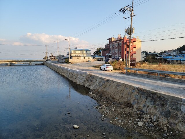 원래 있었던 봉평 신라비 자리(전봇대 있는 곳).
