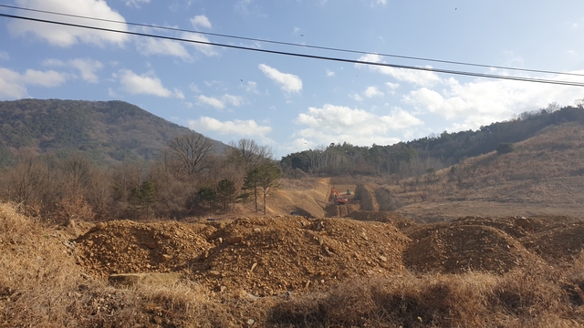 경산시민의 삶의 질 개선과 님비현상 해소 등을 기대하게 하는 경산 에코토피아가 12월 말 준공을 목표로 사업을 진행하고 있는 현장.