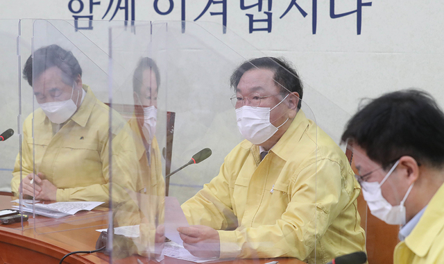 더불어민주당 김태년 원내대표가 1일 최고위원회의에서 발언하고 있다.   /연합뉴스