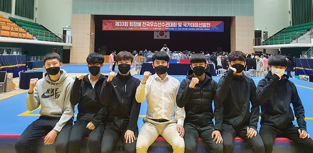 제33회 회장배 전국 우슈선수권대회 및 국가대표선발전에 출전한 영일만스포츠클럽(전문선수육성반) 중·고등부 우슈팀. /포항시체육회 제공
