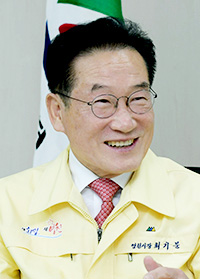 최기문 영천시장이 대구도시철도 1호선 영천연장과 관련해 의견을 밝히고 있다.