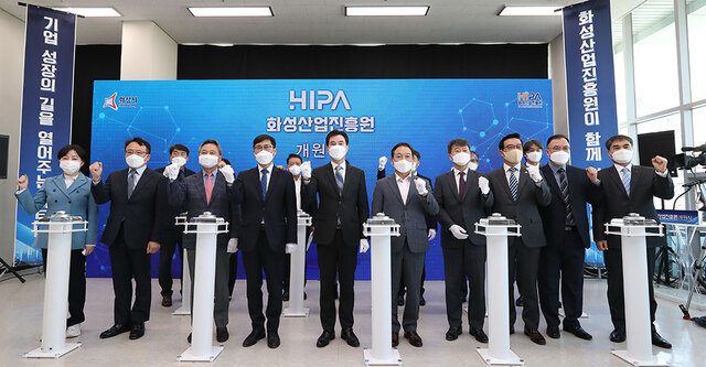 화성시가 강소기업을 육성하고, 지역산업을 이끌기 위해 전액 출자한 비영리재단법인 화성산업진흥원이 지난 3월 30일 개원했다.  /화성시 제공