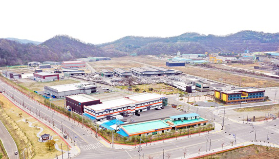 문경시가 괄목할만한 기업 투자유치와 실적을 올리고 있는 신기제2일반산업단지에 많은 기업들이 입주해 있다.  					 /문경시 제공