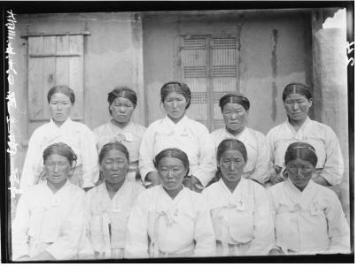 제주도 해녀 (‘유리판목록 1’, 국립중앙도서관 소장).