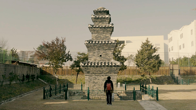 황영 대표와 김은영 대표가 만든 독립영화, ‘월영교를 지나면’의 한 장면. /고라니북스 홈페이지