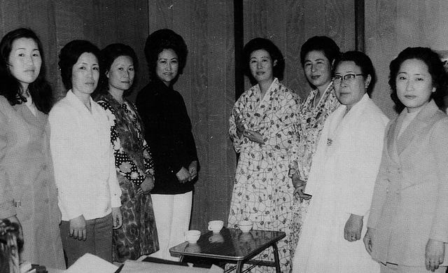 포항여성회관 건립 기금 전달식(1973년 4월).   /포항여성사