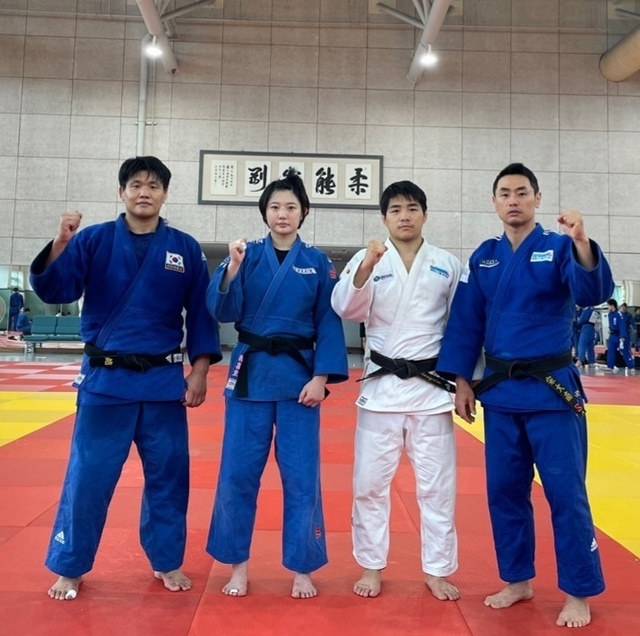 (왼쪽부터) 조구함·한희주·안창림 선수와 송대남 감독.  /KH그룹 제공
