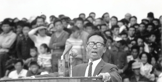 제1회 포항 개항제에서 대회사를 하고 있는 이명석 포항문화원장(1966).