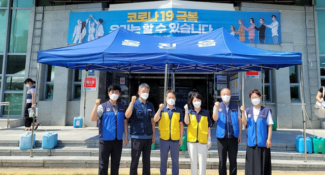코로나19 백신 접종 현장을 찾은 한울본부 봉사단.