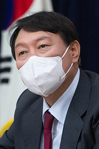 국민의힘 윤석열 대선 경선 후보가 1일 경기도 수원에서 열린 국민캠프 경기도 선대위 및 당협위원장 간담회에서 발언하고 있다. /연합뉴스