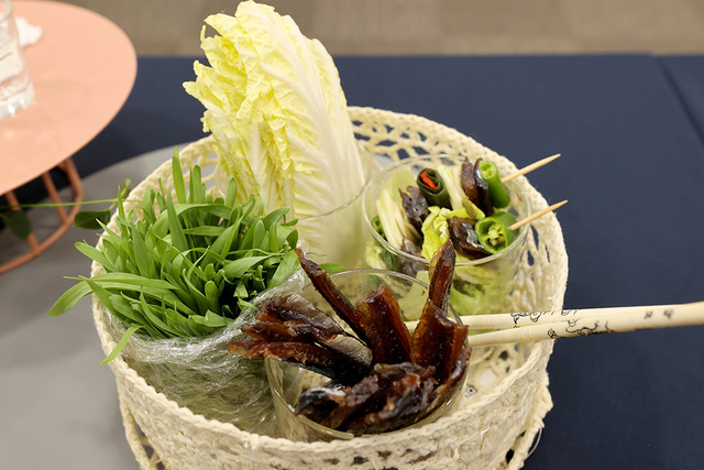 채소와 함께 먹으면 더 맛있는 동해안 겨울 별미 과메기.