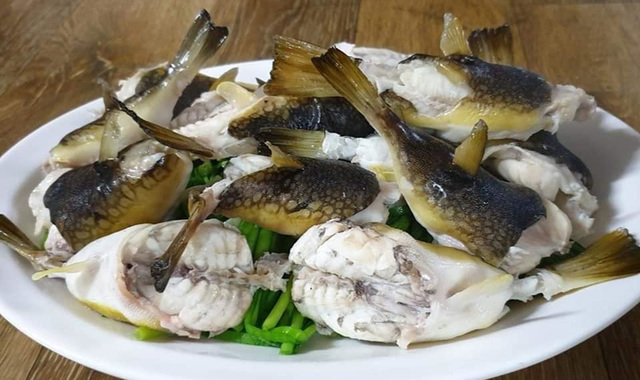 먹음직스런 복어찜.