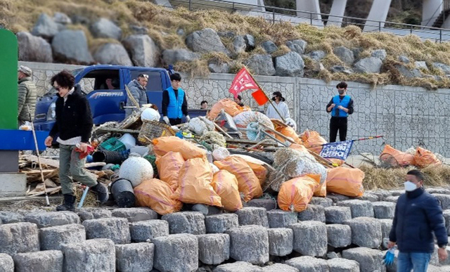 한국해양과학기술원 울릉도, 독도해양연구기지가 수거한 각종 쓰레기들 