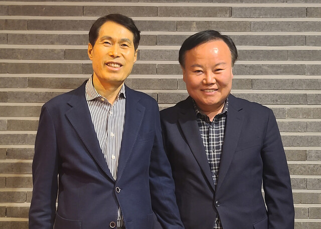 대구시장에 출마한 홍준표 의원의 측근인 이진훈 전 수성구청장(왼쪽)이 7일 김재원 대구시장 예비후보 지지를 선언했다. /김재원 예비후보 제공