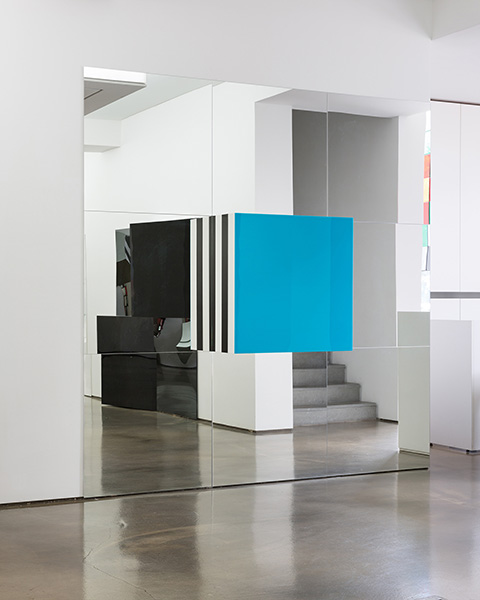 ‘The Blue Parallelepiped Doubled’, situated work, haut-relief Seoul No.13, 2015. Detailⓒ Daniel Buren-ADAGP Paris, photography: Youngha Jo