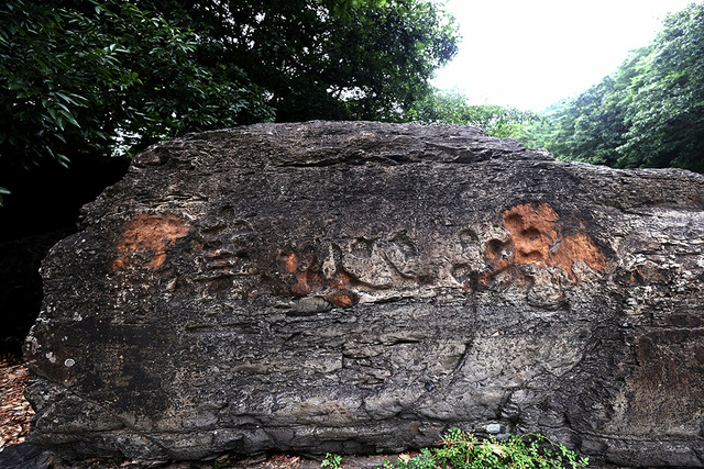 세심대’라 적힌 바위. 퇴계 이황의 글씨다.