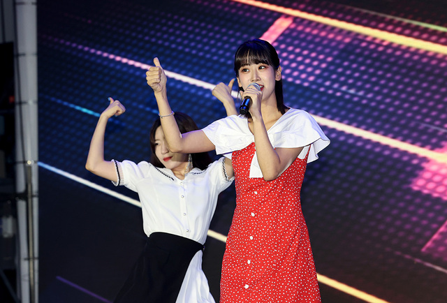 미스 트롯2 출신 강혜연이 신곡 ’척하면 척’을 선보이고 있다.