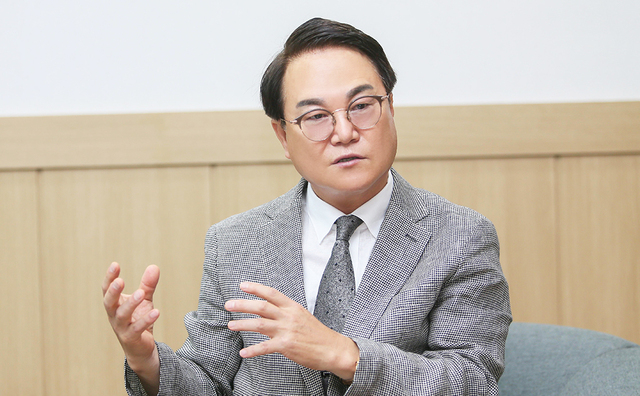 김하수 청도군수가 향후 군정 방향을 설명하고 있다./청도군 제공