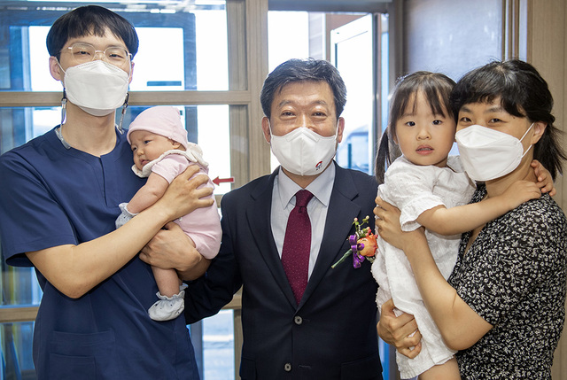 아기 낳아 잘 기를 수 있도록 지원하는 울릉군.