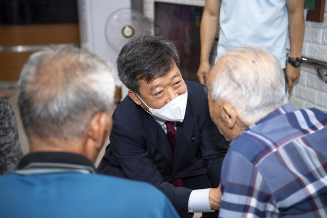 군민의 행복을 위해 지역 어르신들의 의견 청취