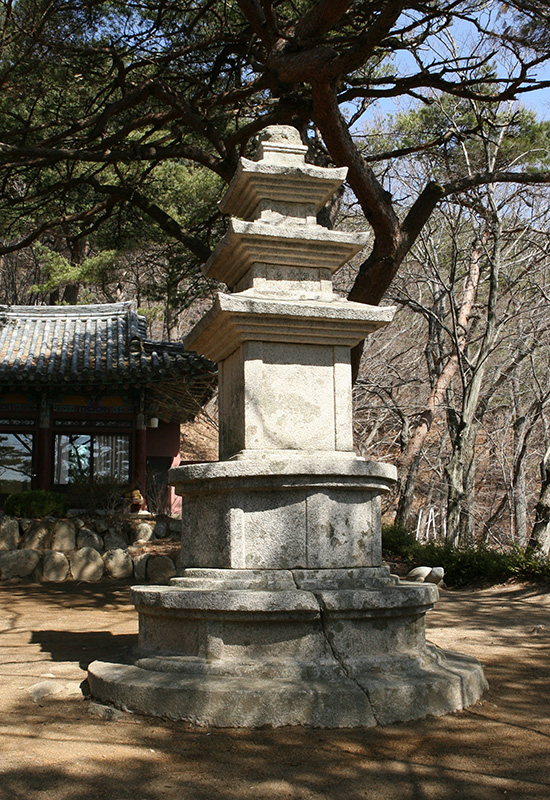 석불사 삼층석탑.