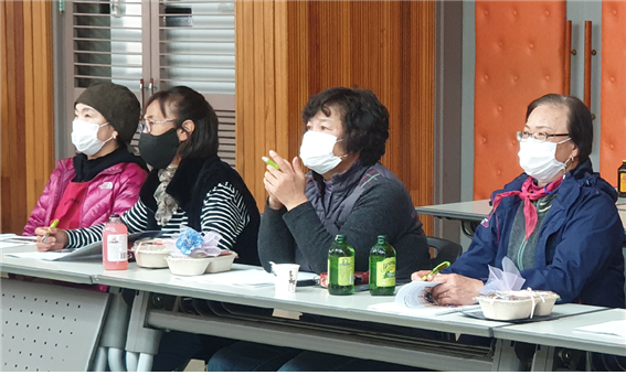 강연에 참가한 봉화군생활개선회 회원