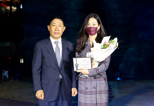 포항 스틸에세이 동상 하미주