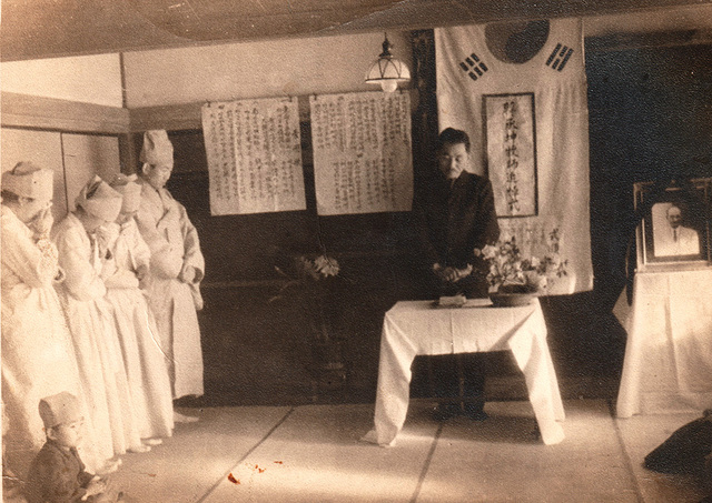 1947년 한승곤 목사의 장례식. 서울 필동의 한흑구 선생 자택 2층에서 열렸다.