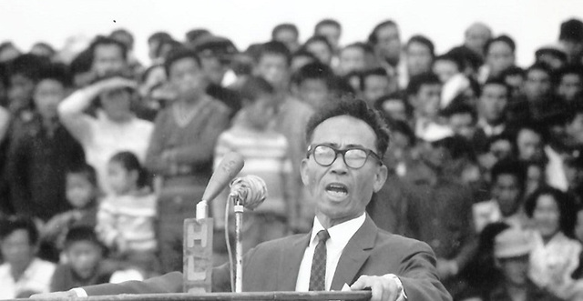 1966년 제1회 포항 개항제에서 대회사를 하는 이명석 포항문화원장.