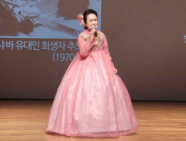 박소연 명창의 가요 열창 장면 /김두한 기자