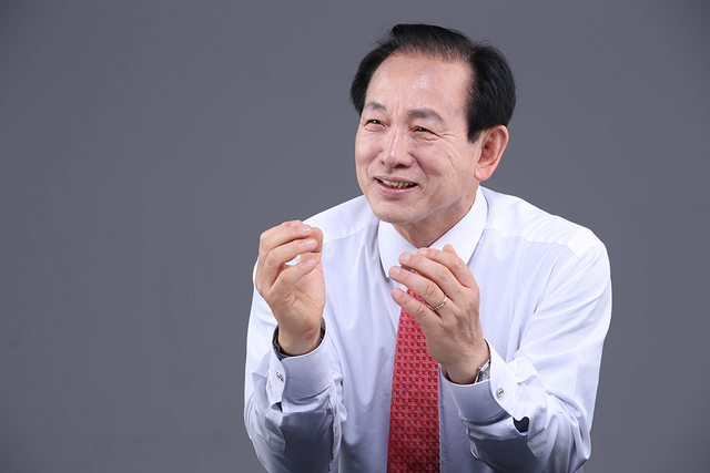 신현국 문경시장은 지역 주민들의 숙원사업인 중부내륙철도의 문경~김천 구간 철도 건설사업의 예타통과로 문경발전이 새로운 계기를 맞았다고 말했다. /문경시 제공