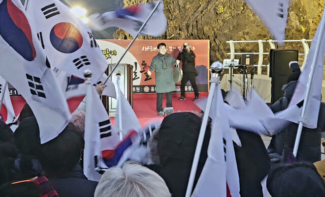 남한권 울릉군수의 울릉군, 경상북도, 대한민국 발전과 해맞이를 기원하는 타 징 장면 /김두한 기자