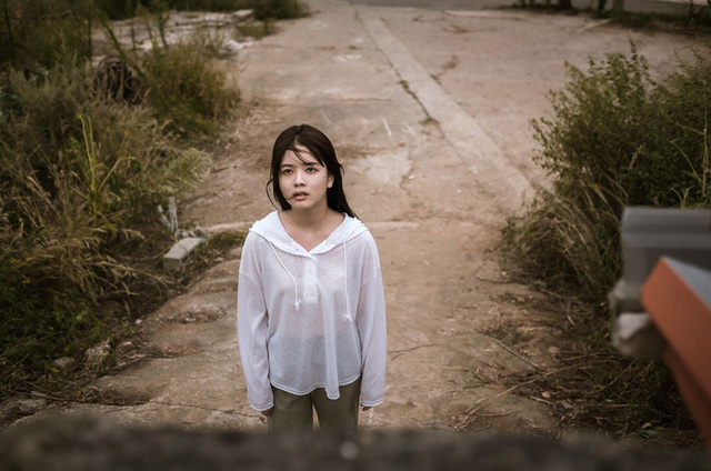 증인 보호 프로그램으로 외딴 섬에 보내진 여고생 세진 역을 맡은 배우 노정의 . /영화 홈페이지