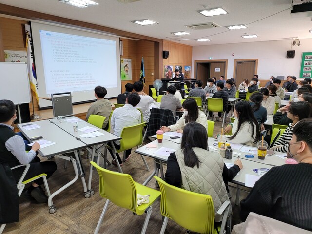 박현국 봉화군수는 신규직원들을 대상으로 청렴교육을 실시했다.