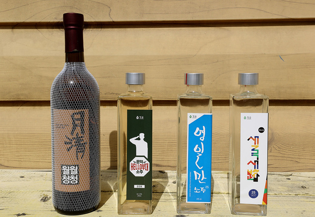 청슬전통도가가 빚어낸 증류식 소주와 약주.