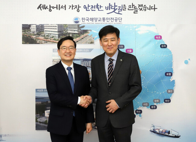 오동호 한국섬진흥원장(왼쪽)과 김준석 한국해양안전공단이사장이 협력을 다짐했다 /한국섬진흥원 제공